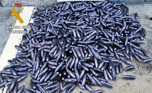 Localizan más de 10,5 kilos de hachís en la rueda de repuesto de un turismo que circulaba por la A-66