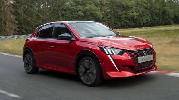 En abril se matricularon 24 turismos en Extremadura, como hace un siglo, en el año 1929