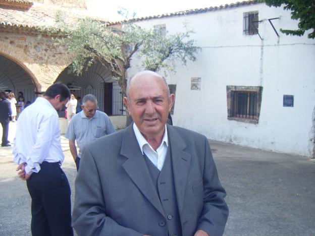 Un albañil de Navas del Madroño desde la cuna