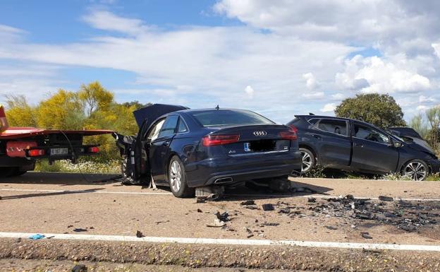 Tres personas resultan heridas en un choque frontal cerca de la presa del Pantano de Orellana
