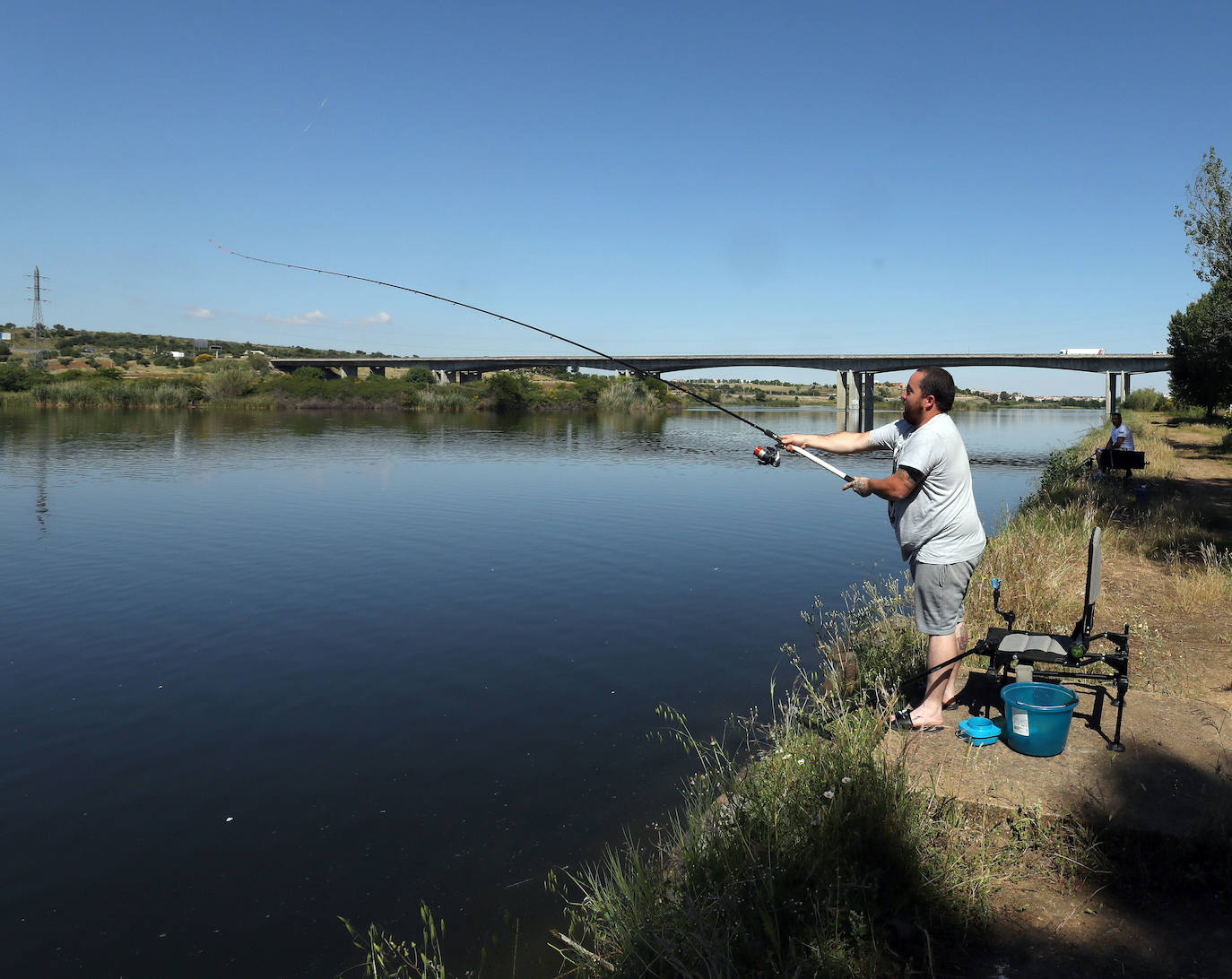 Los pescadores vuelven a los ríos