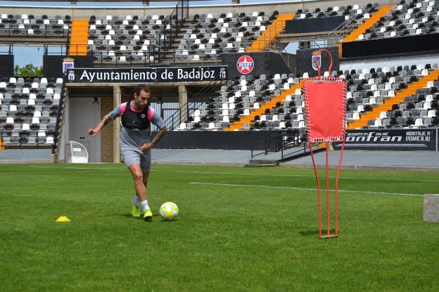 «Vamos a intentar darle al Badajoz un sitio en el fútbol profesional»