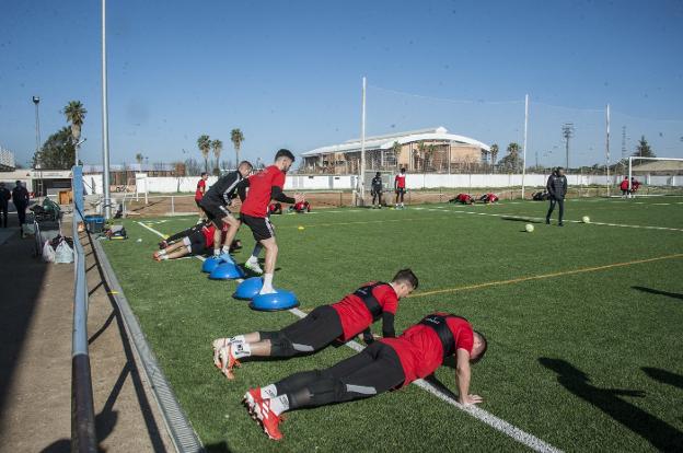 El Badajoz empieza a entrenar en grupos reducidos de diez jugadores