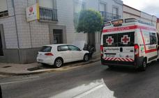 Fallece un hombre al volante y su coche sin control choca contra un árbol en Almendralejo
