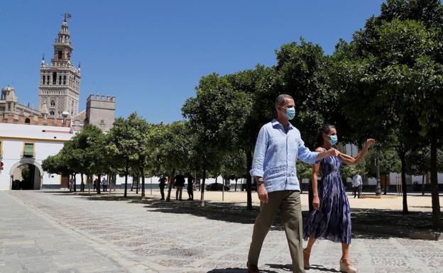 Los Reyes viajan de la Zarzuela al barrio más pobre de España en su gira autonómica