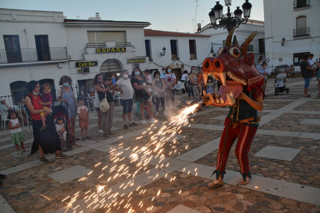 Los Titiriteros de Binéfar a la caza del dragón