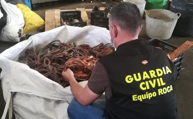 Cuatro detenidos, dos menores de edad, por el robo de cables del alumbrado público en Cáceres