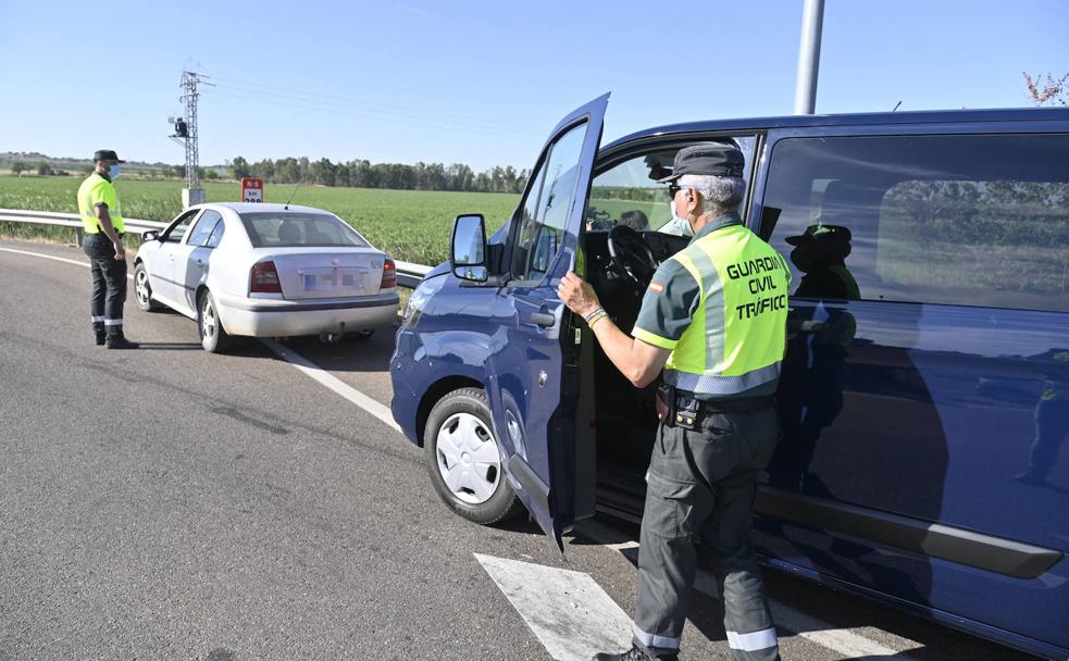 La Guardia Civil ya vigila camuflada en furgoneta