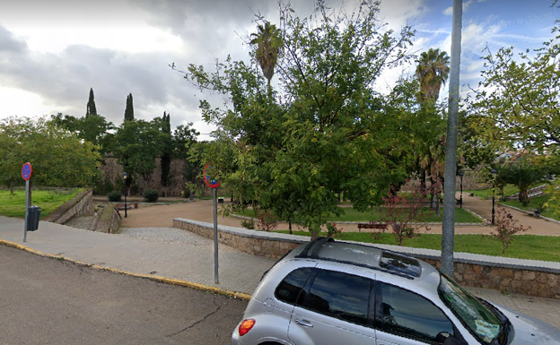 Detenido un joven de 19 años cuando vendía droga a menores en un parque de Badajoz