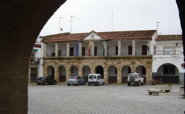 El brote detectado en Navas del Madroño tiene su origen en un joven que trabaja en Madrid