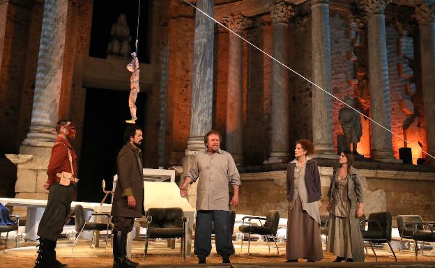 Una 'Antígona' irregular, con Fernando Cayo como estandarte, abre el Festival de Mérida