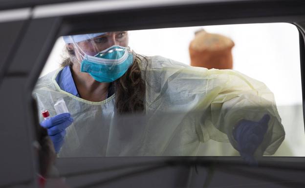 El positivo de un menor en un campamento en Puerto de Santa Cruz obliga a 150 PCR