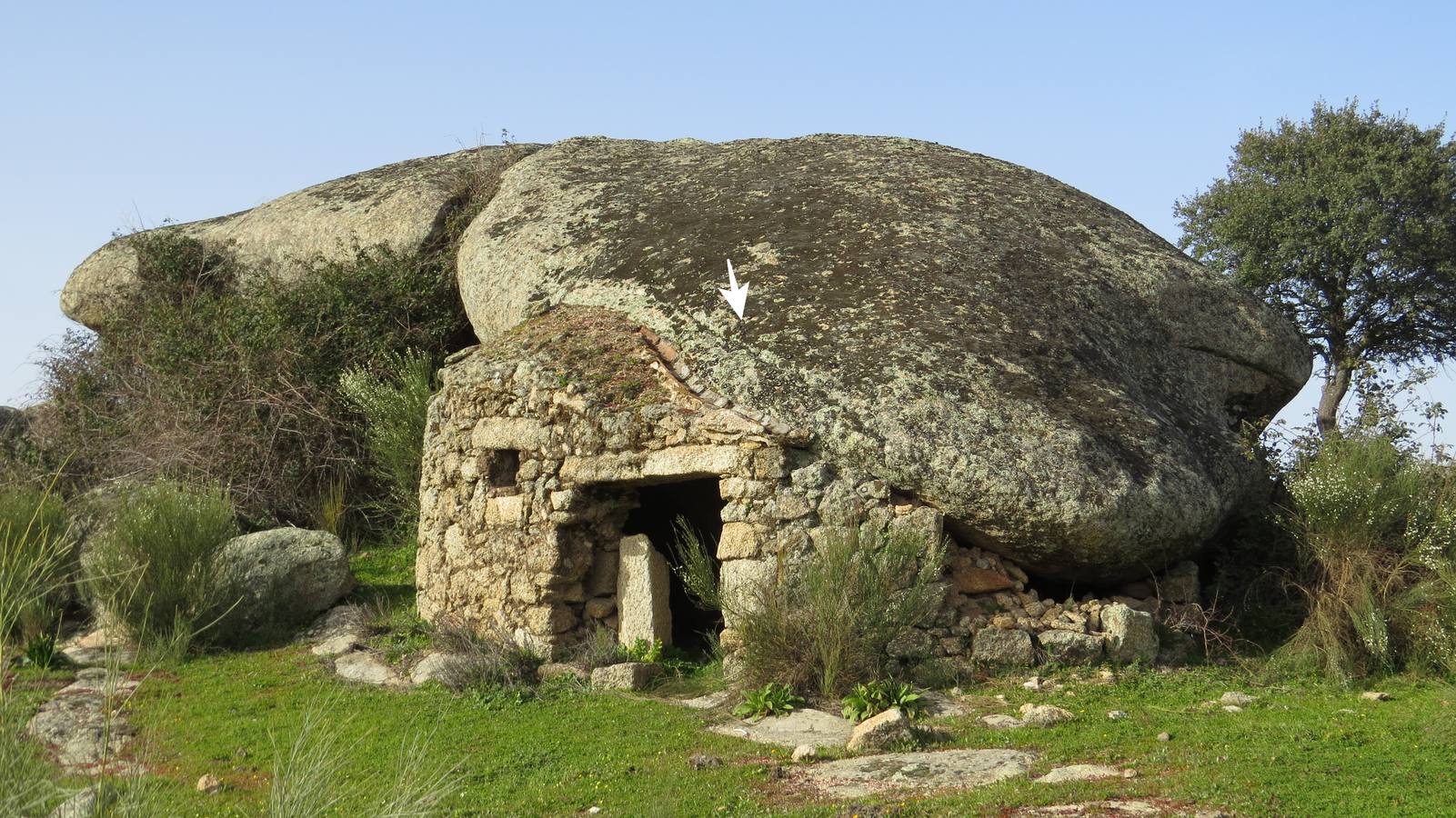 Rocas de Cáceres que fueron viviendas y marafonas de Monsanto