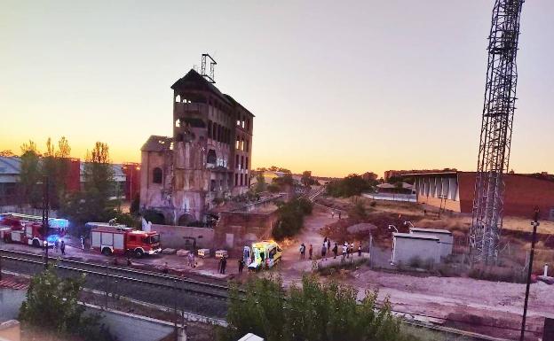 Una joven de 15 años se precipita de un edificio en ruinas de Aldea Moret en Cáceres