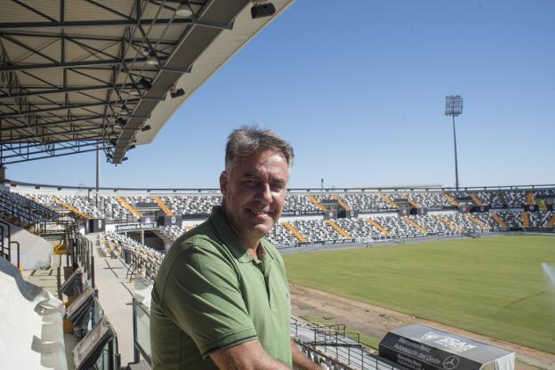 «No voy a parar hasta llevar al Badajoz a la Champions»