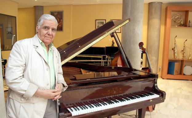 Fallece a los 89 años Elpidio Bernáldez, referente de la música y la moda