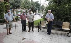 Los mayores se quedan sin actividades de ocio por el parón de los centros en Cáceres