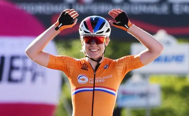 La neerlandesa Anna van der Breggen celebra su victoria. /Jennifer Lorenzini (Reuters)