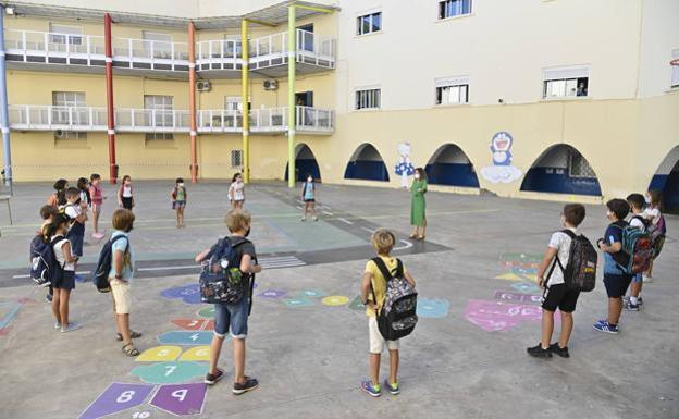 Cuatro clases de Badajoz, una de Don Benito y otra de Alburquerque pasan a formación online