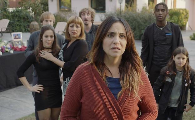 Melani Olivares se dobla a sí misma en las serie 'Bienvenidos a la familia', donde encarna a una madre coraje./R.C.
