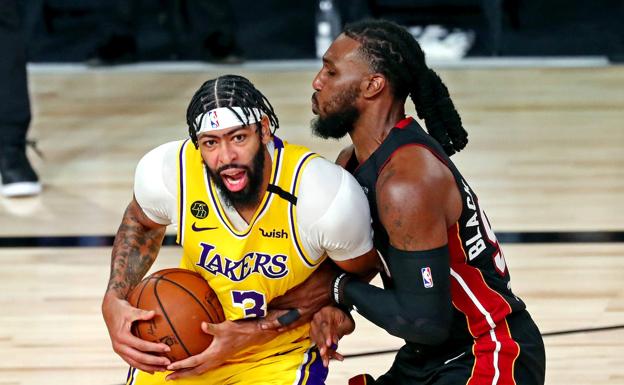 Los Lakers comienzan arrolladores ante los Heat y toman ventaja