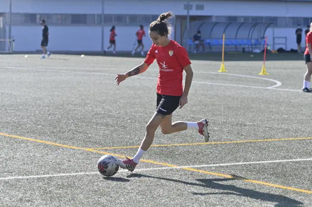 Belén, durante un entrenamiento esta pretemporada del Civitas Santa Teresa en El Vivero. / J. V. ARNELAS