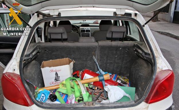 Detenido tras robar en una gasolinera y embestir contra una patrulla de la Guardia Civil en Pallares