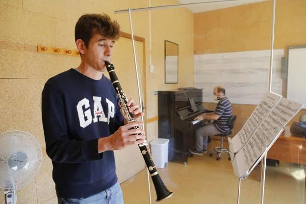 El Conservatorio ha de recurrir a aulas externas en la Muñoz Torrero y en el colegio Ribera del Marco. / A. MÉNDEZ