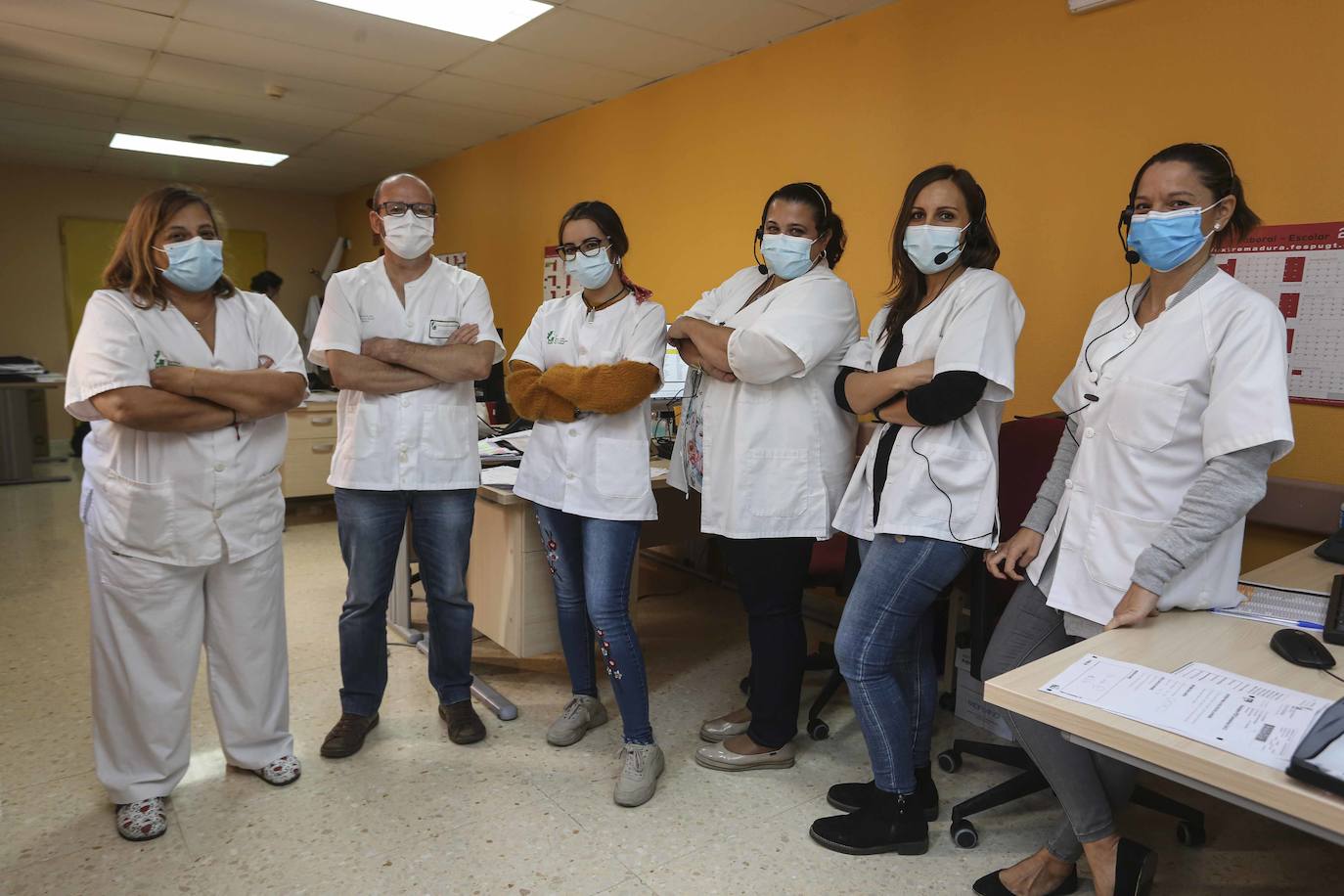 Quinta planta. La epidemióloga Mara Álvarez y el equipo de seguimiento: Rafael Romero, Carolina Mancera, Ana González, Zulaica Gutierrez y María Gallego.
