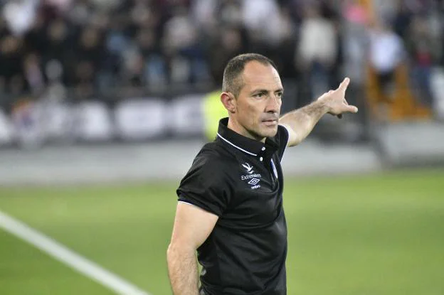 Pedro Munitis, durante el partido del Badajoz ante el UCAM Murcia. / J. V. ARNELAS