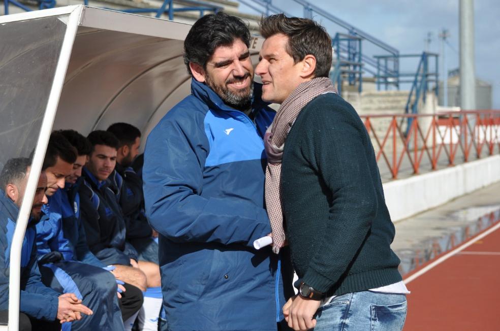 Juan García (Olivenza) y Emilio Sosa (Don Benito), en un partido de febrero de 2017. / E. DOMEQUE