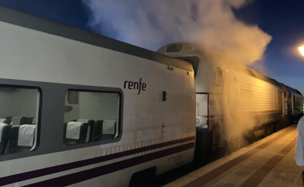 Un incendio en una máquina del tren a la altura de Montijo origina un retraso de una hora en el servicio