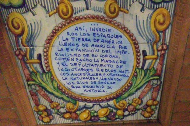 Las pintadas contra los conquistadores en Badajoz se extienden a los bancos de San Francisco