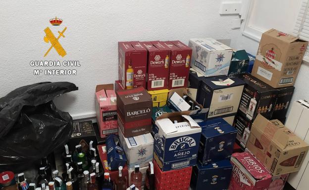 Detenido tras ser parado en la A-5 con gran cantidad de botellas de alcohol robadas en un pueblo de Huelva