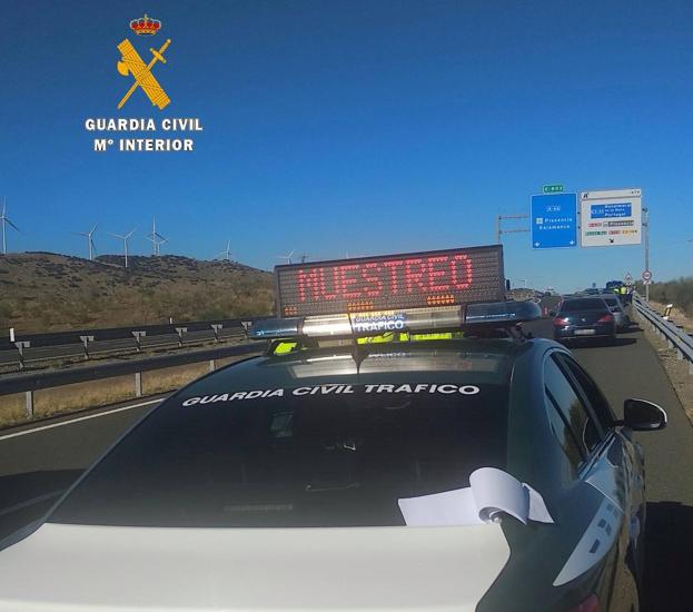 Identificado el conductor que provocó un accidente cerca de Malpartida de Plasencia y huyó dejando tres heridos