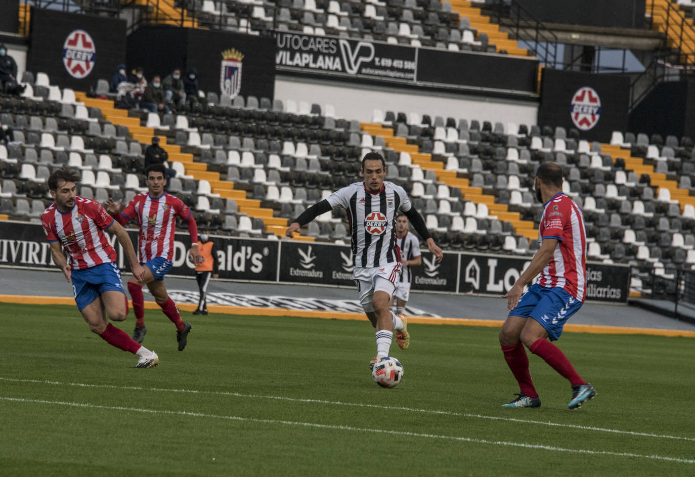 El Nuevo Vivero vuelve a sonreír con un 2-0 frente al Don Benito