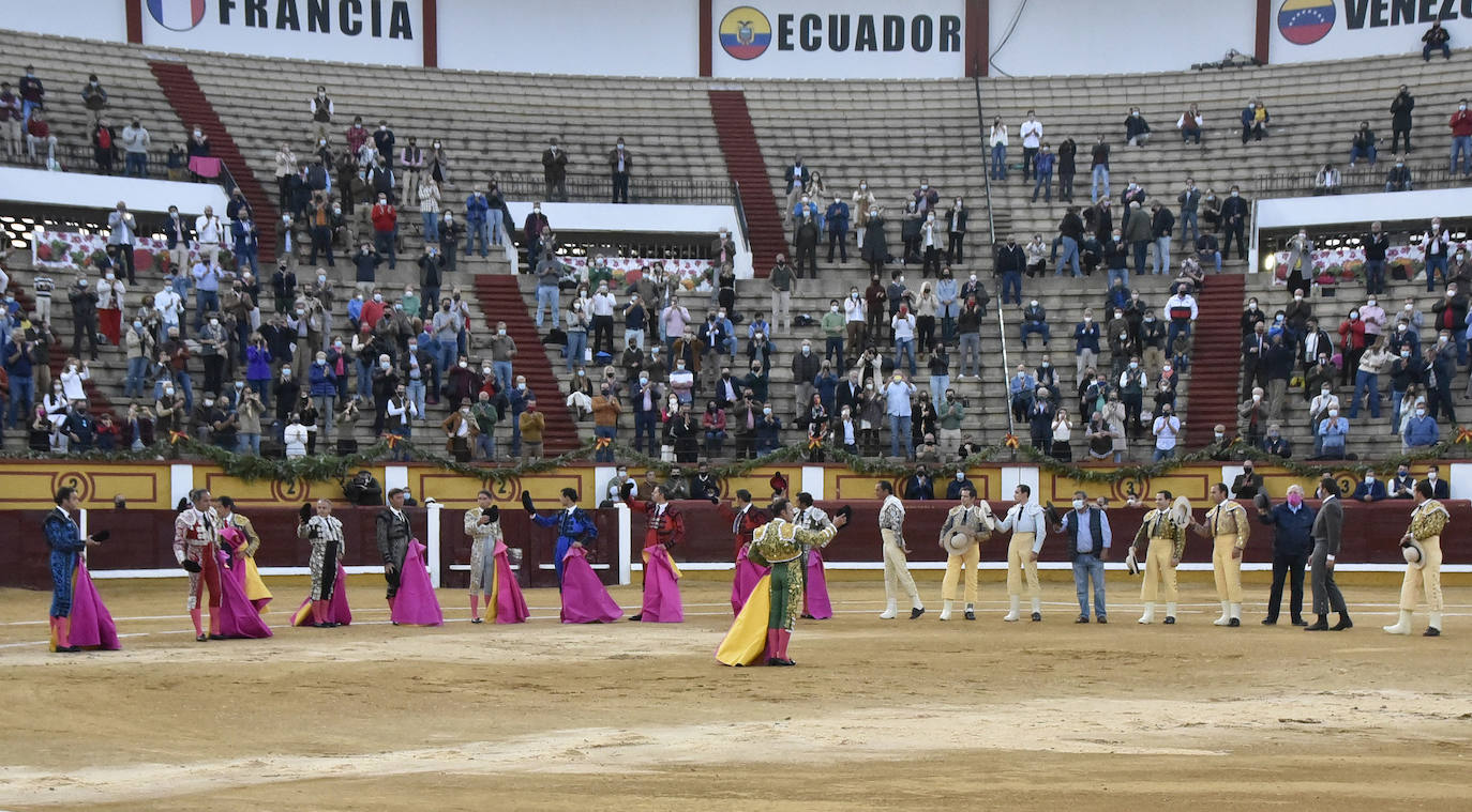 Antonio Ferrera mata en maestro seis sorprendentes zalduendos en Badajoz