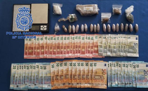 Detenido un hombre de 39 años que vendía droga en una casa de San Roque