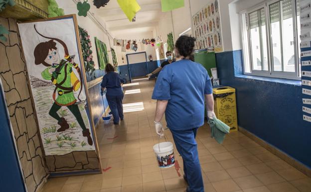 Cierran los centros educativos de Alcuéscar y el colegio de Zarza de Granadilla por la incidencia de la covid-19