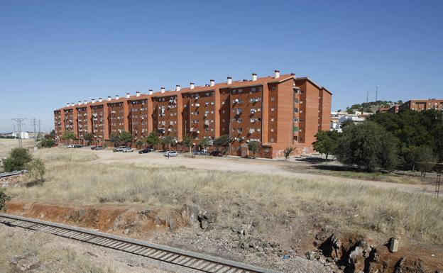 La Policía Nacional de Cáceres realiza un control en Aldea Moret para detectar fraudes en los suministros