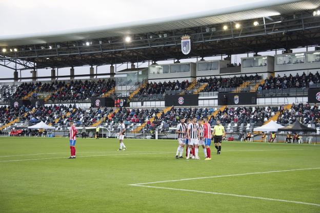 La afición del Badajoz podrá presenciar el partido desde el Nuevo Vivero como ante el Don Benito. / PAKOPÍ