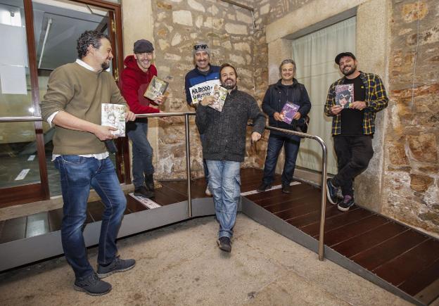 Los organizadores de la Salita del Cómic ayer en el Ateneo. / A. MÉNDEZ