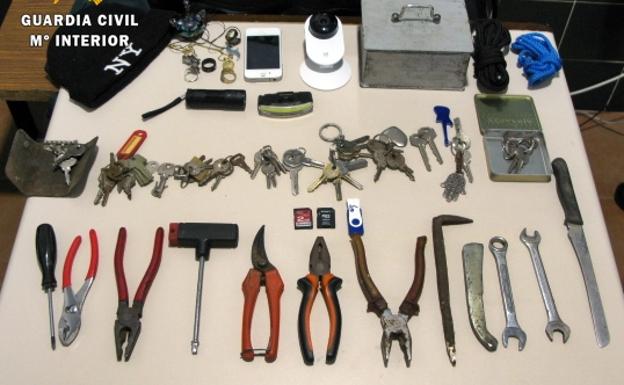 Dos detenidos, uno de ellos menor de edad, por robos en viviendas de Zafra y Puebla de Sancho Pérez