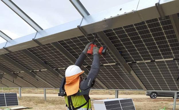 Iberdrola suministrará energía 'verde' a Bayer de la fotovoltaica de Alceacentenera y Torrecillas