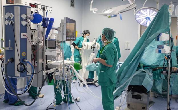 Una sola intervención para operar el cáncer de mama en Extremadura