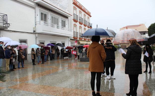 La lluvia no impide la conmemoración del Día contra la Violencia de Género