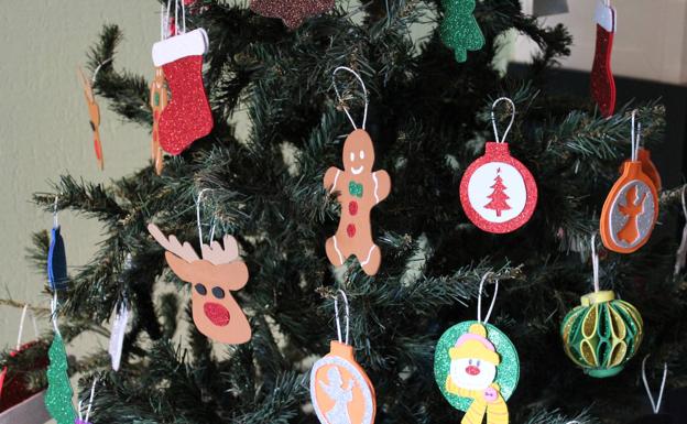 Apnes inaugura su tradicional mercadillo solidario navideño