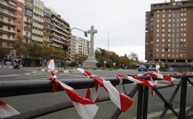 Reclaman la retirada de la Cruz de los Caídos de Cáceres con una acción de protesta