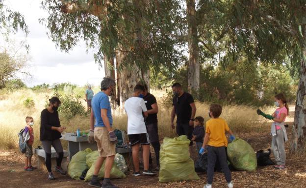 Buscan voluntarios para recoger basura en parajes naturales de siete localidades de pacenses