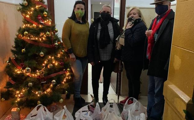 Vox entrega alimentos al Centro de Acogida Padre Cristóbal